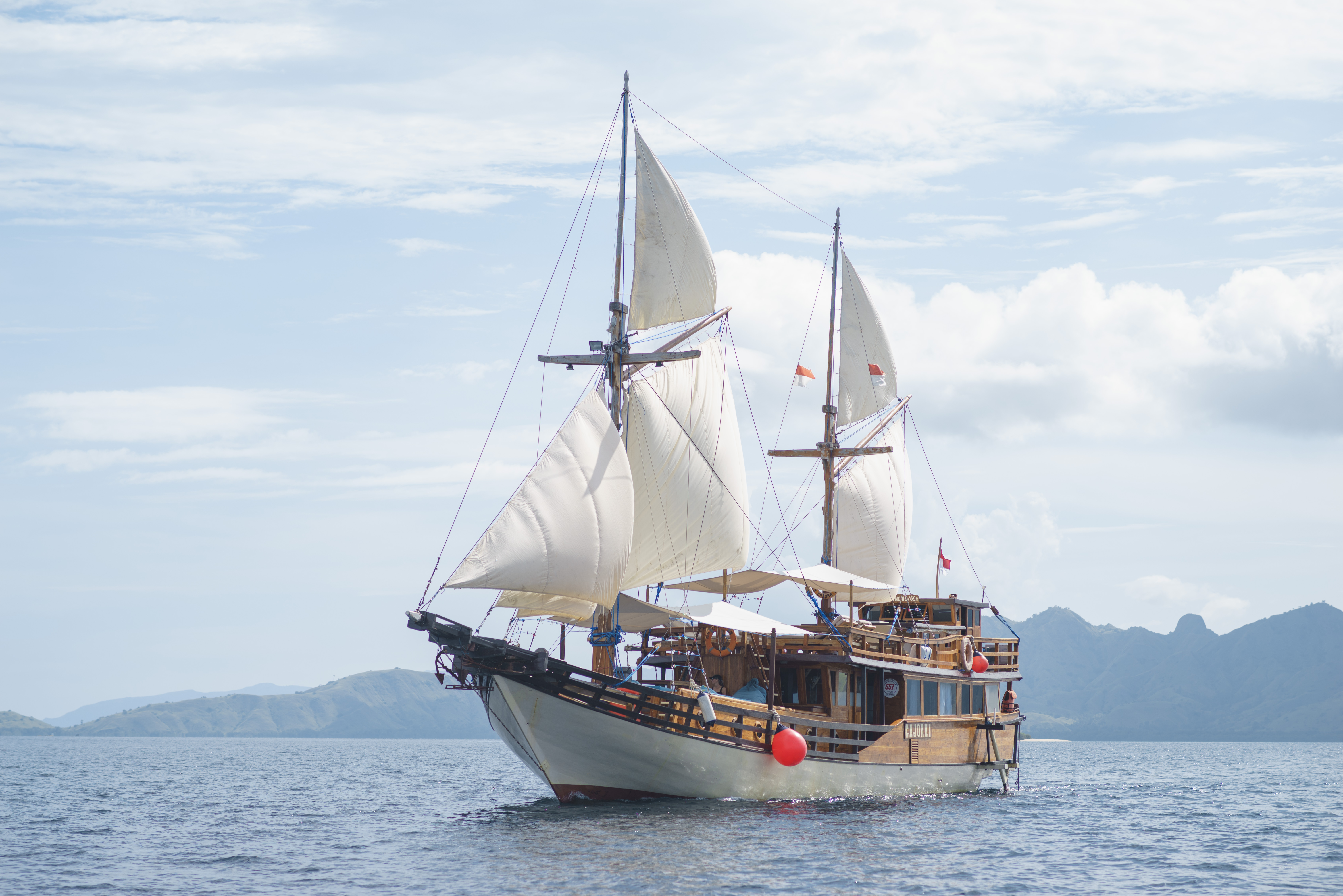 Charter Cajoma Boat III Phinisi