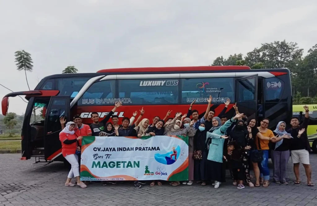 Sewa Bus Medium Pariwisata