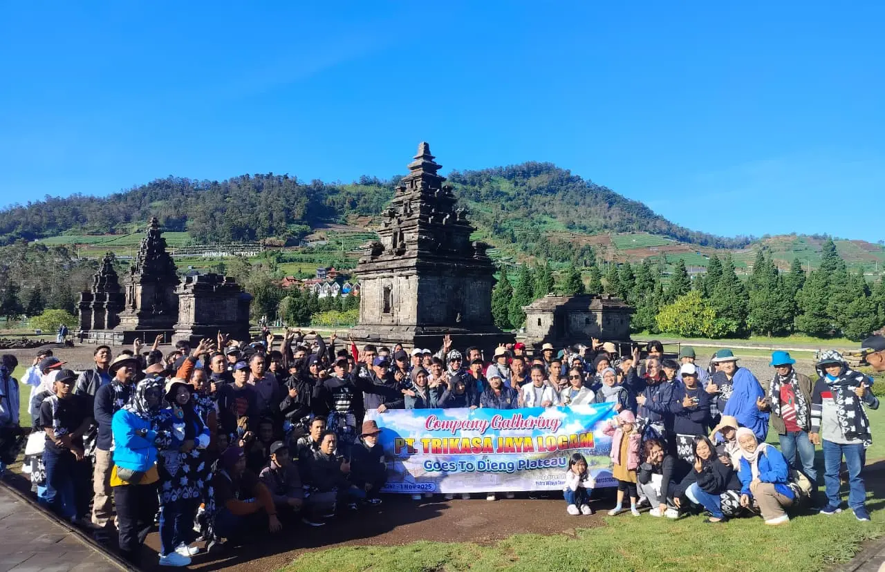 Bus Besar ke Dieng
